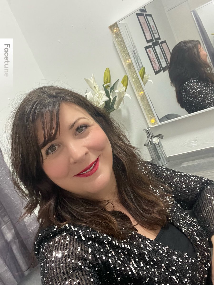 Showtime 🎤🎶💕#showtime #lisastanleymusic #singer #irishsinger #manchester #fypシ゚ #foryou