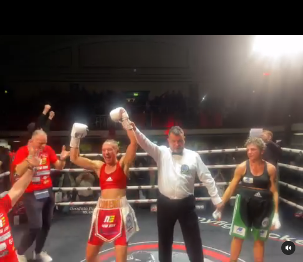 Lauren Parker🇬🇧 (8-1-1) gets an 95-94, 96-93, 97-92 unanimous decision victory over Giuseppina Di Stefano🇮🇹 (7-2-1) to become #new EBU 115lb Champion
📷goodwinboxing