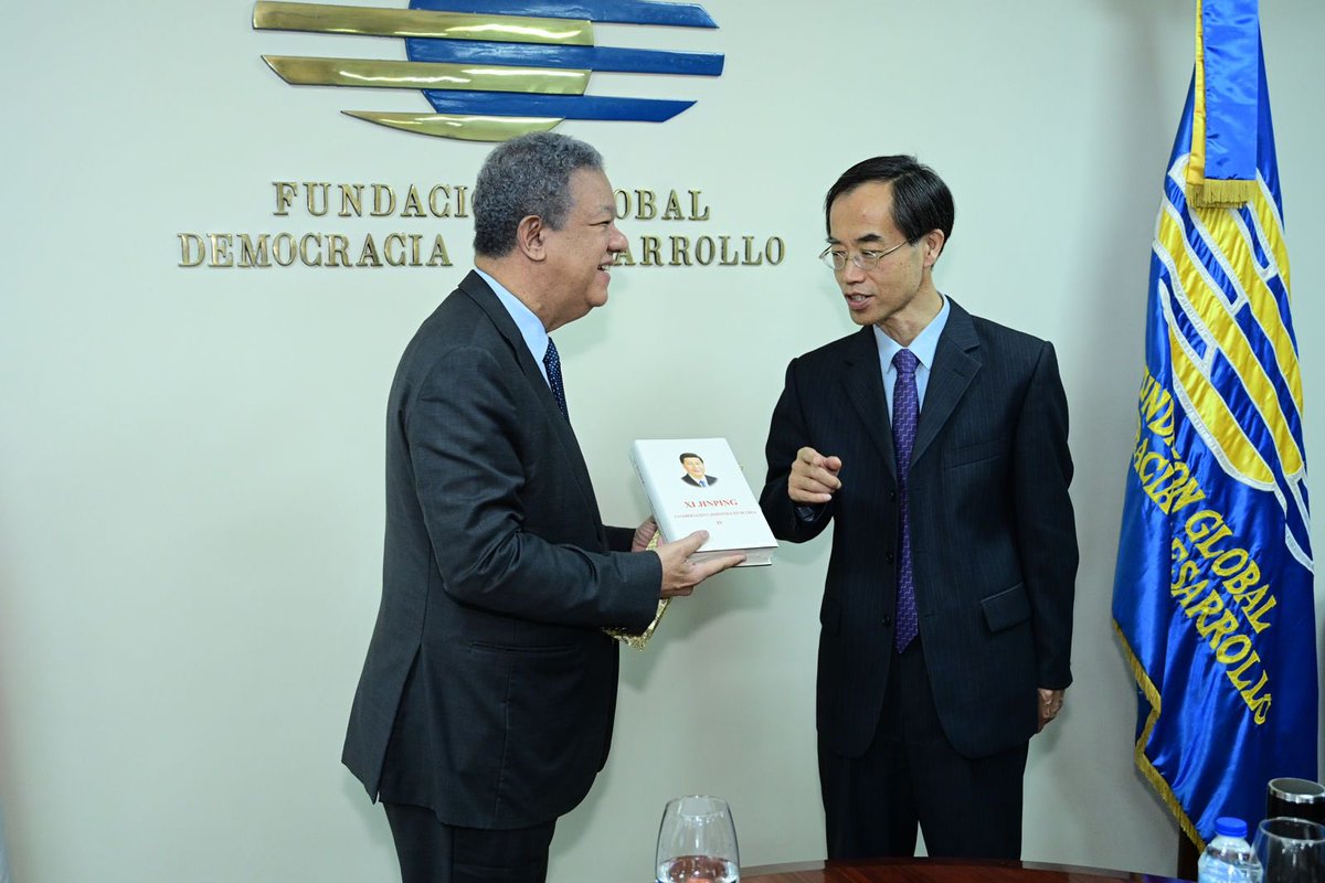 Recibimos la visita de una delegación de autoridades chinas encabezada por Li Mingxiang, así como el embajador chino en nuestro país, Chen Luning. 
Conversamos sobre los retos y desafíos que se presentan ante un mundo cambiante, marcado por una cuarta revolución industrial en la
