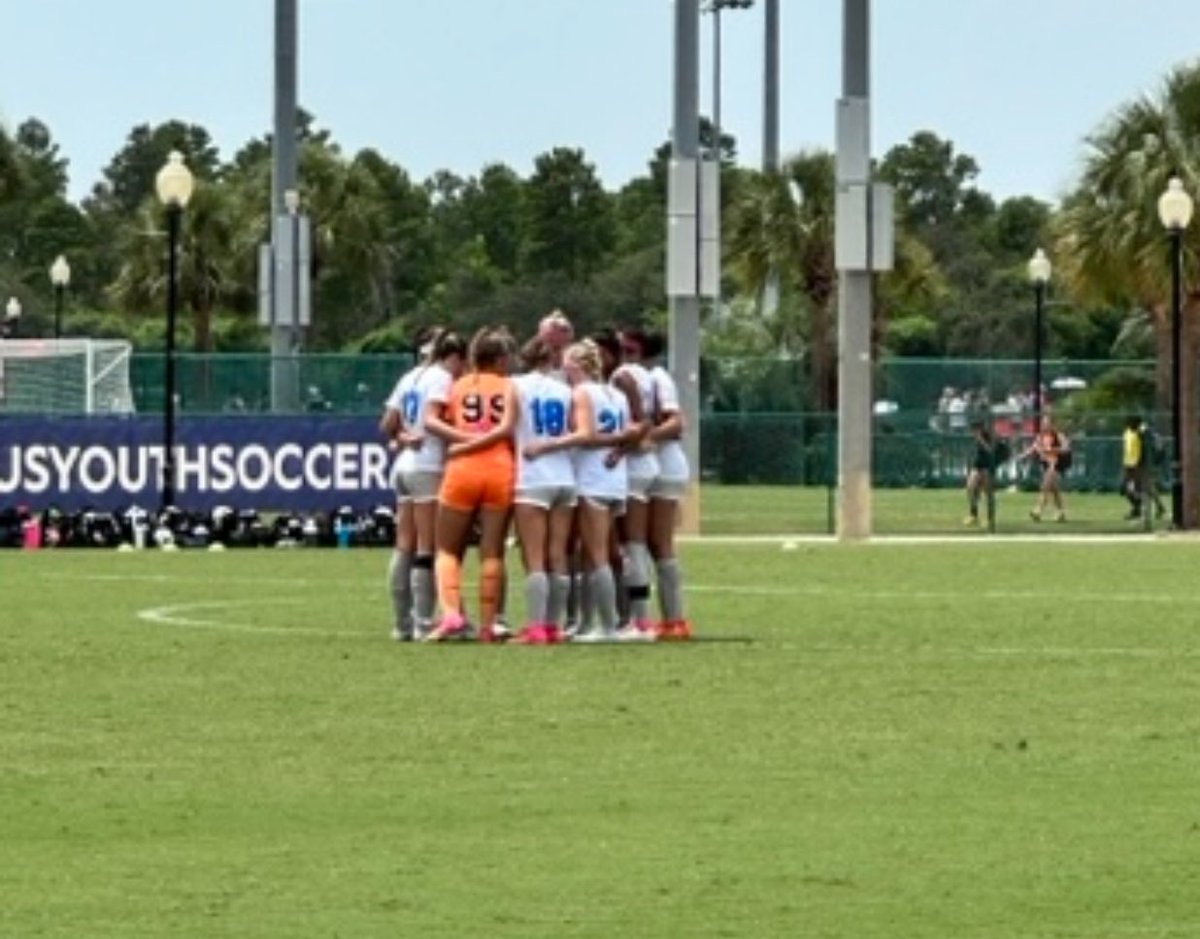 1-0 win vs KCSG to start off the weekend on a cold winter day ❄️☃️
<a href="/haleykocher2025/">Haley Kocher</a>  ⚽️
<a href="/katejose07/">Kate Jose</a>  🅰️
<a href="/DevinTracy07/">Devin Tracy</a> and defense for the win 🙌🏼
Throw back 📷 to the warmer days in FL ☀️