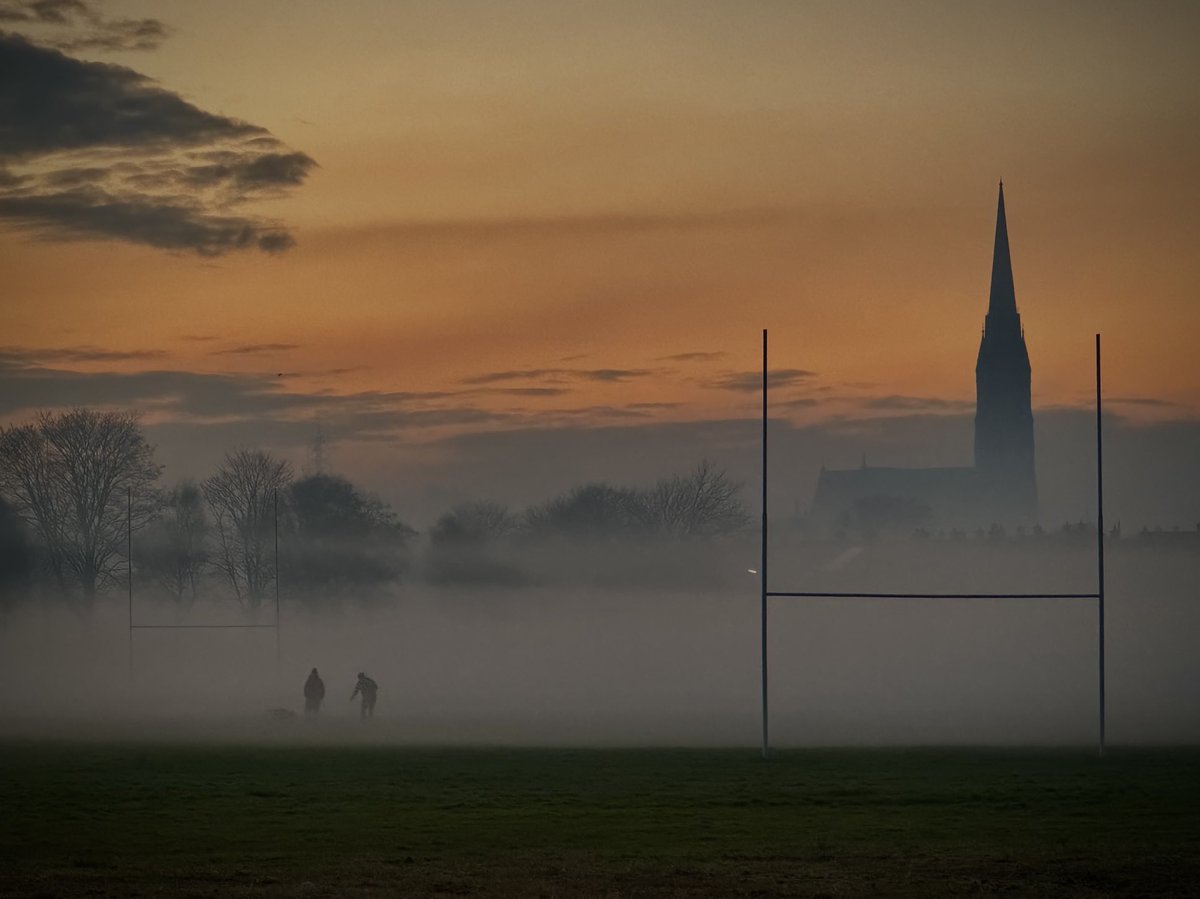 The City: A fog descends on the Green Garryowen. #coldsnap #Limerick