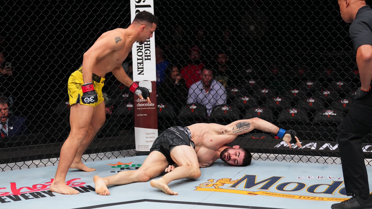 YAH. THIS. JUST. HAPPENED. 🤯

#UFCAustin