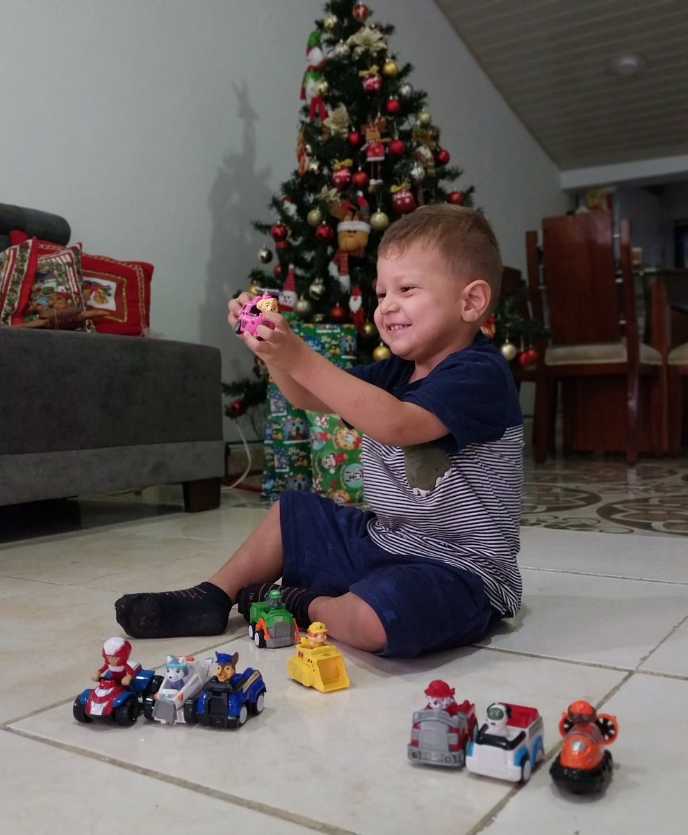 NaTiiZc's tweet photo. Quería guardarle a Samu un regalo hasta #navidad pero como sabía que iba a ser muy feliz, mejor se lo di ya. 

Adjunto pruebas de su felicidad. https://t.co/d1QulLYv0t