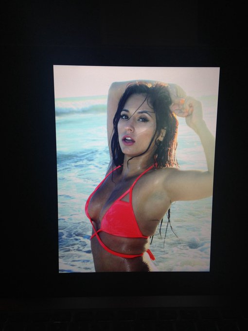 Little natural boobies for the win 🎉 https://t.co/E181TiTWmG