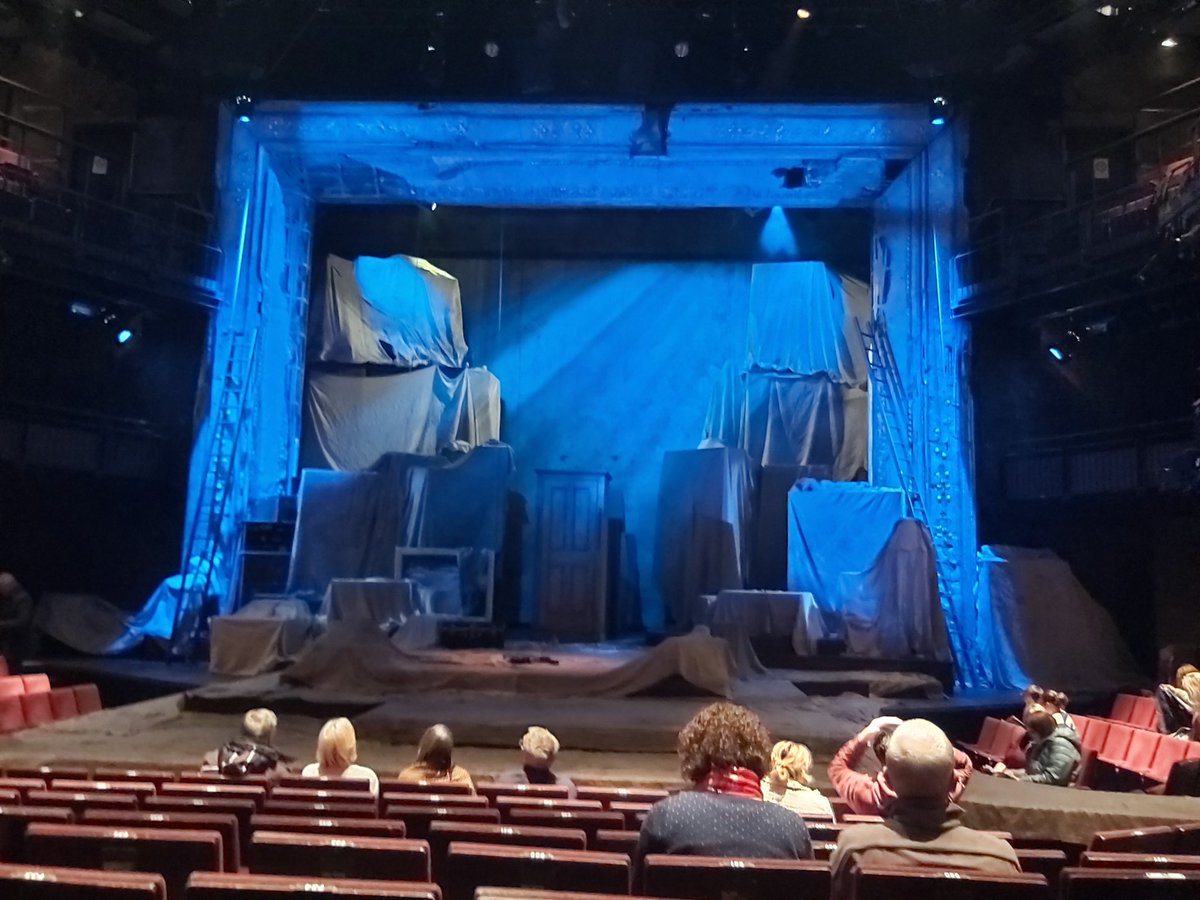 ExtraBoyBoD's tweet photo. A little trip to Stratford today… splendiferous!!
Maybe not the outcomes all characters would want, but a brilliant interpretation of our fave tale and an enjoyable evening. I hope you all have the chance to go &amp; stare 👀 https://t.co/7lIEgz6YJY