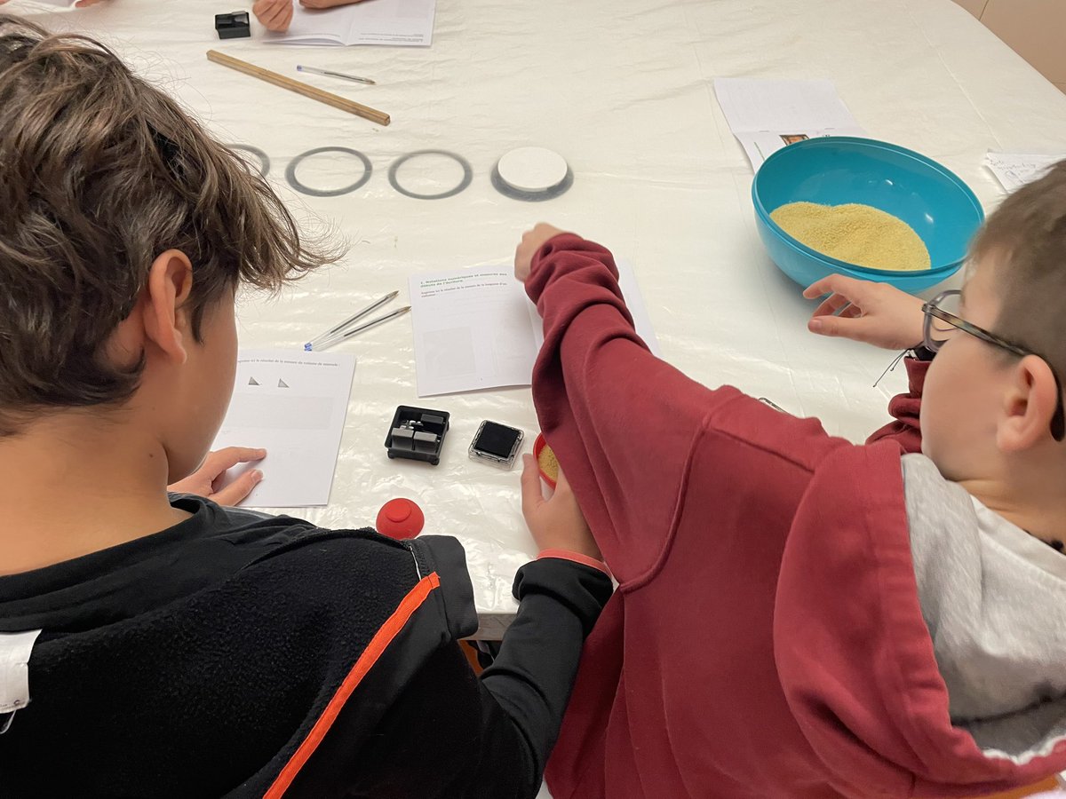 MISS_sciences's tweet photo. Ven 01/12 - On commence le mois de décembre avec un atelier Histoire des nombres et des 6e de #Palaiseau. La pause #semaineindustrie s’est bien passée : nous avons parlé de #Ncodin et @C2N_com. Bcq de questions👍🏼. https://t.co/GKbIJA5ZHU