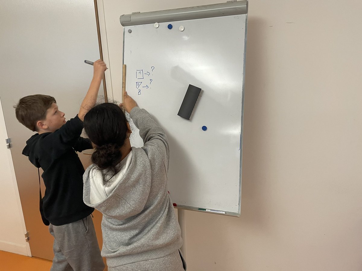 MISS_sciences's tweet photo. Ven 01/12 - On commence le mois de décembre avec un atelier Histoire des nombres et des 6e de #Palaiseau. La pause #semaineindustrie s’est bien passée : nous avons parlé de #Ncodin et @C2N_com. Bcq de questions👍🏼. https://t.co/GKbIJA5ZHU