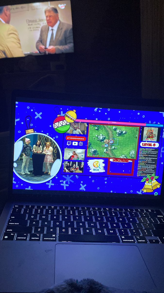 dwornick_sylvia's tweet photo. HAPPY THANKMAS!!!! @Jacksepticeye @TheThankmas https://t.co/9qQyUZHqi0