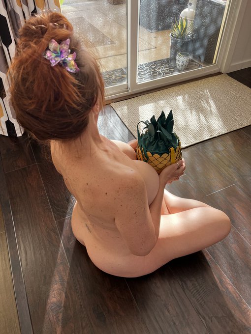🍍Pineapple Love🍍 Click 'Notify'🔔 so you know when I post! #phoebeswinger #maturemodel #fitover50 https://t<a href="/tag/maturemodel"class="tags"><span>#maturemodel</span></a><a href="/tag/fitover50"class="tags"><span>#fitover50</span></a><a href="/tag/phoebeswinger"class="tags"><span>#phoebeswinger</span></a>