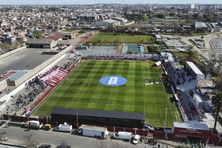 RiverPlate_9's tweet photo. Una vergüenza que acepten estadios así en la primera del fútbol argentino,  hagan algo . https://t.co/Up3prue1KT