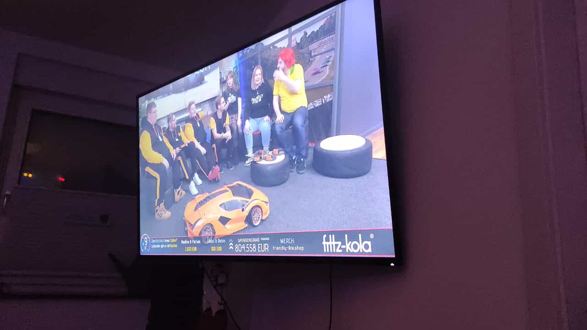 AnjaCla's tweet image. #FriendlyFire9

Leute ihr seid doch nicht normal. 800.000 !!! Immer wieder mega wie viel doch bei Friendly Fire zusammen kommt. ❤️🔥
#SpenderLoben #FF9