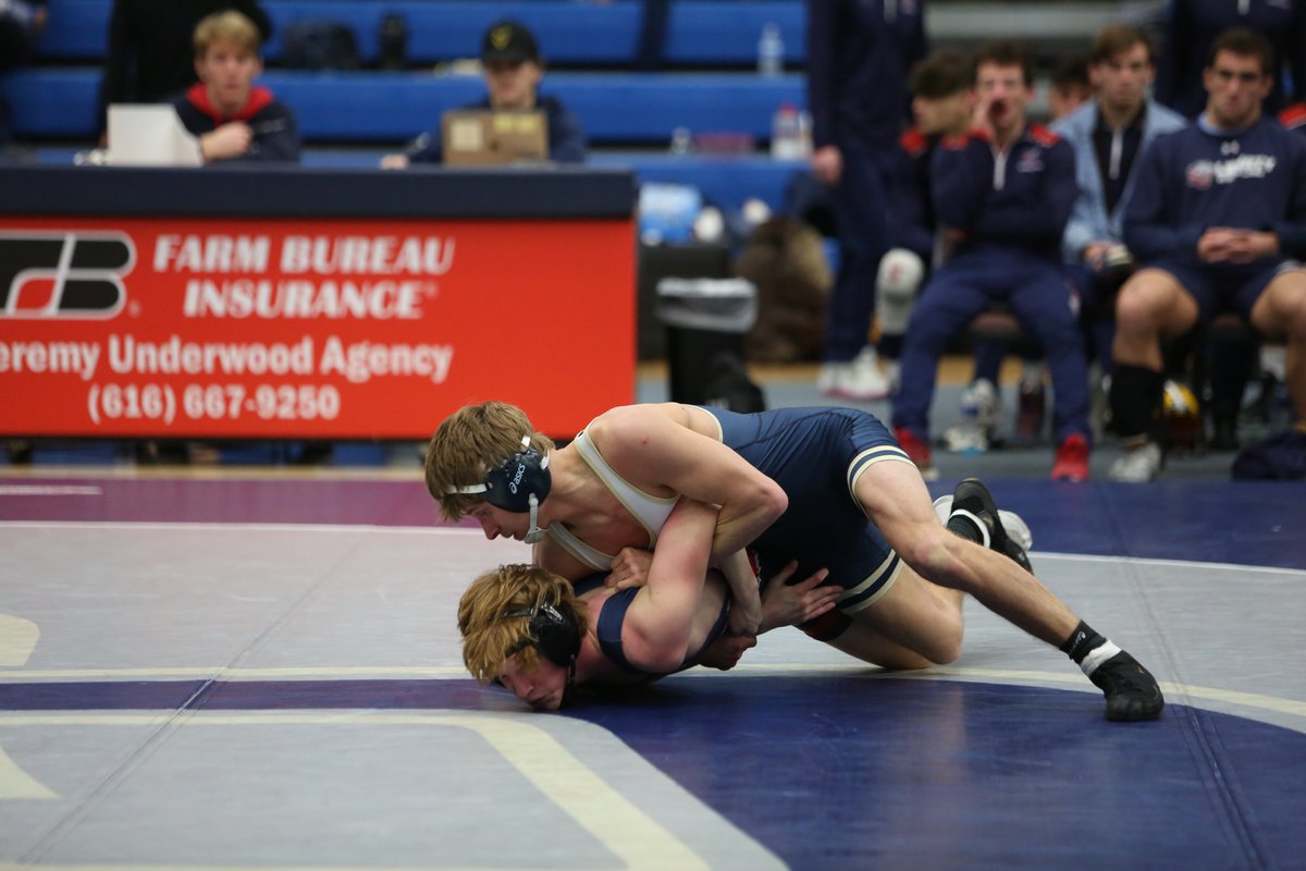 WRES | In the second annual Blithe Memorial Duals, Wrestling sees a lot of ups and downs in their matches.

cugoldeneagles.com/news/2023/12/2…

#TogetherweSOAR