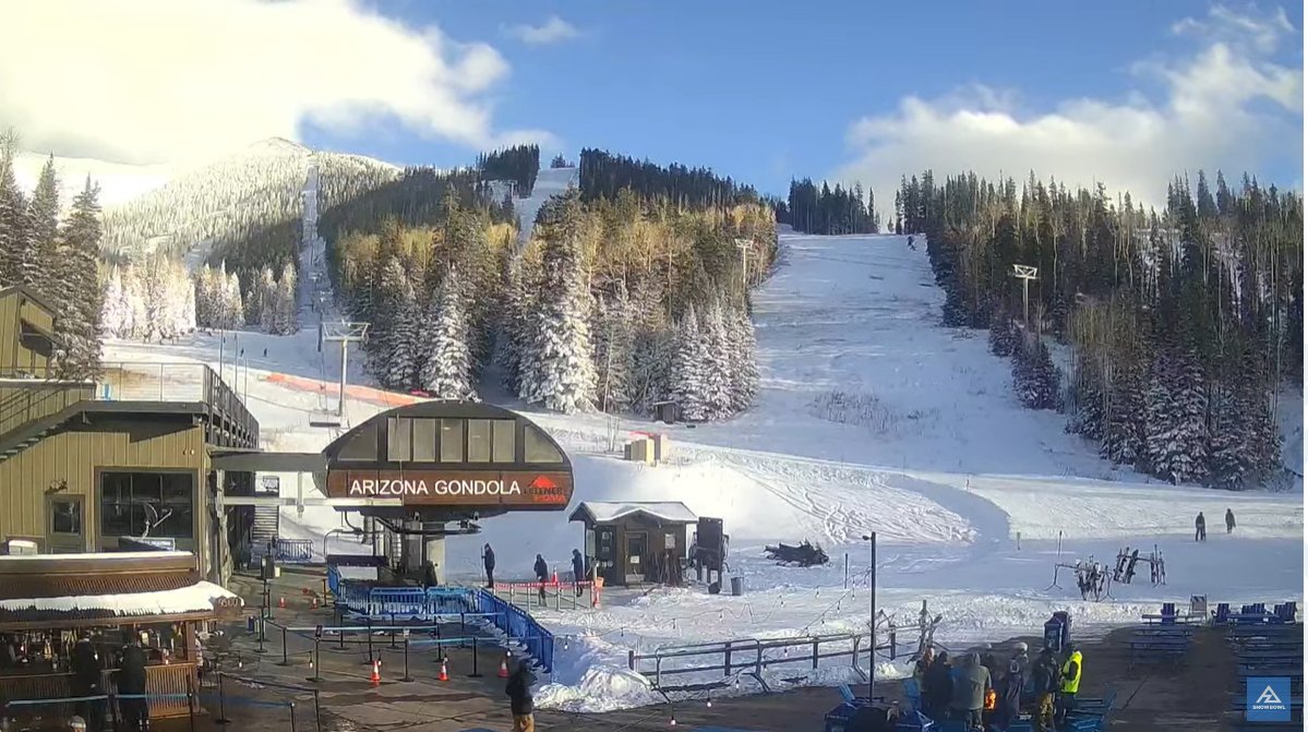 cory_kowitz's tweet photo. Live look around the higher elevations in AZ after many spots received their first good snow of the year! ❄️
1. Snowbowl
2. Flagstaff
3. Ski Valley
4. Sunrise
#snowbowl #ski #snow #snowfall #arizona #tucson #azwx #arizonasnow #azsnow https://t.co/VOtVpjygfk
