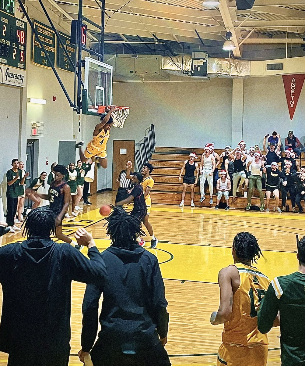 sydneyfoy9's tweet photo. first conference dub for the drags &amp; a killer dunk from @4calebjones 🏀 https://t.co/JYOwuOTvD5