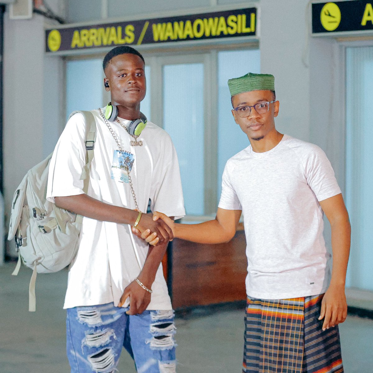 Kuvaa Msuli bila ushindi nisawa na kulala kitandani bila shuka alafu kitanda kimeloa 🤔🤤🤤🤤🤤