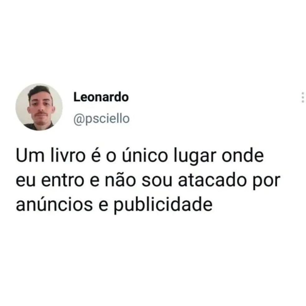 Peguei a imagem no instagram da @martinsfontespaulista.

Uma das coisas mais interessantes da história do livro é o absoluto fracasso de todas as tentativas de inserção publicitária em seu interior. (Segue)