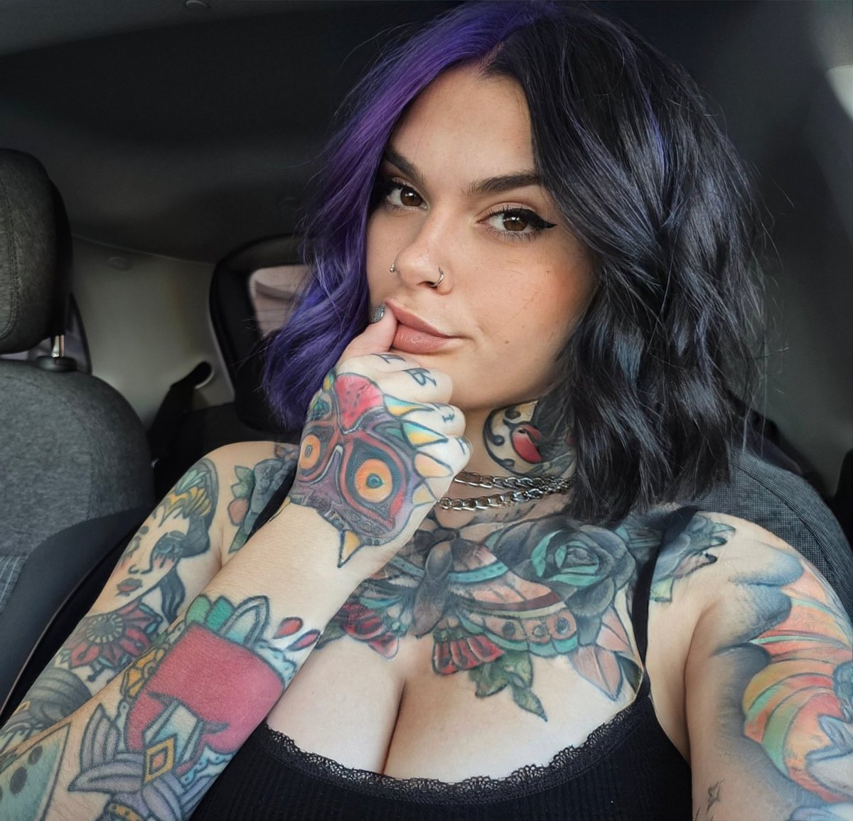 Inked_Kitten_'s tweet photo. It's giving vampire mommy vibes ✨ https://t.co/t4nMEpBrF5