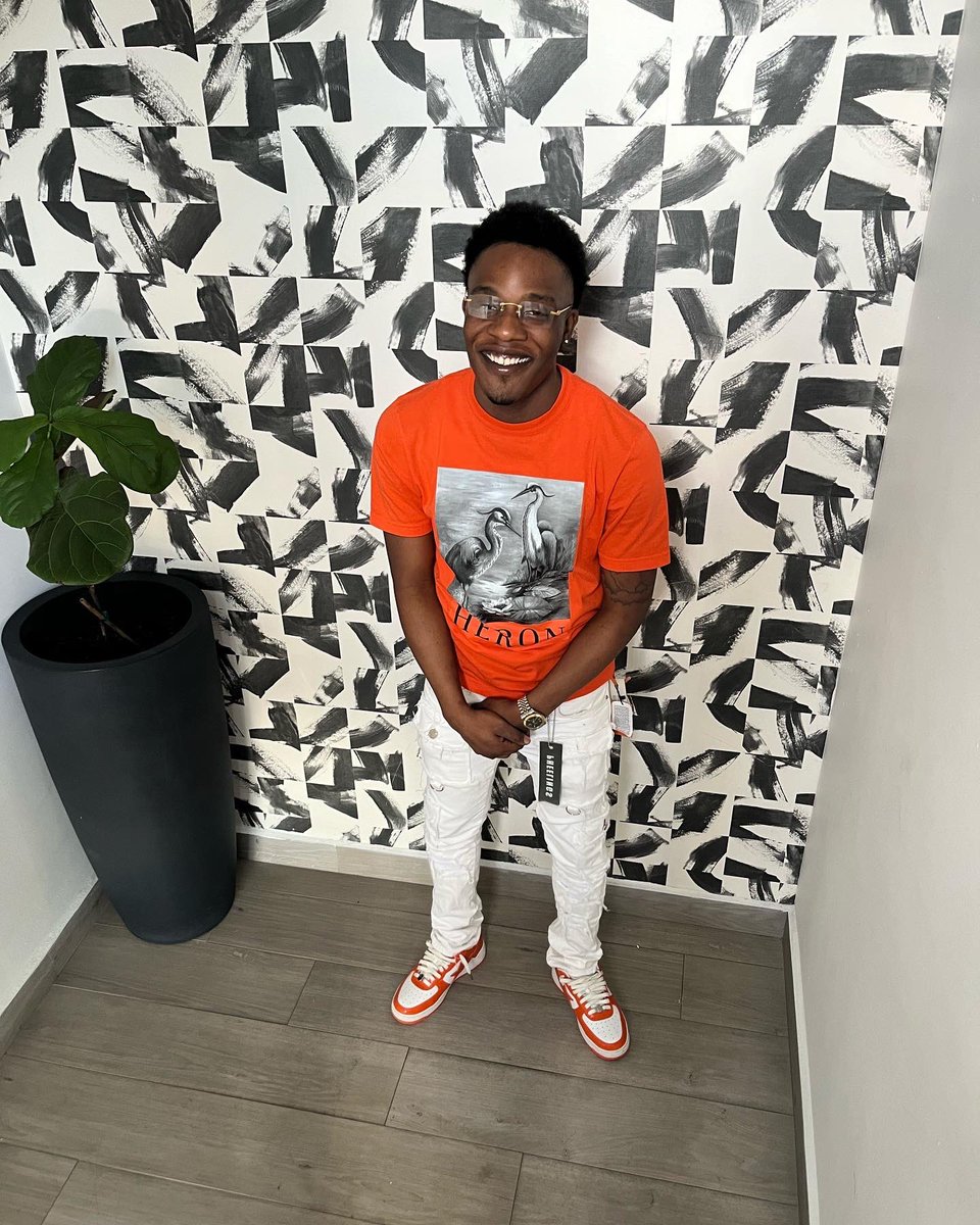 SpindeJo's tweet photo. I be ready to kill The world 🌎 they play with my name but these Nigga gonna hate cause they broke &amp; they Lame 👎🏾🤲🏾🧤 #kobeyear24🎉🎈🎂🍻 #EverybodyEat #strictlybusiness🧤#Northside #Brownst https://t.co/TBtR0Rid8l
