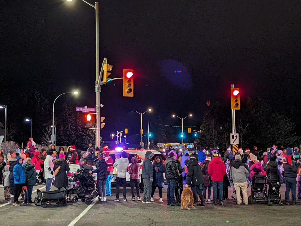 RinkAttendant6's tweet photo. Transit detour was not communicated properly to operators. Multiple buses on 61 route stuck at Carp/Stittsville Main during Parade of Lights @OC_Transpo #ottawa #octranspo https://t.co/CetFCvpBt7