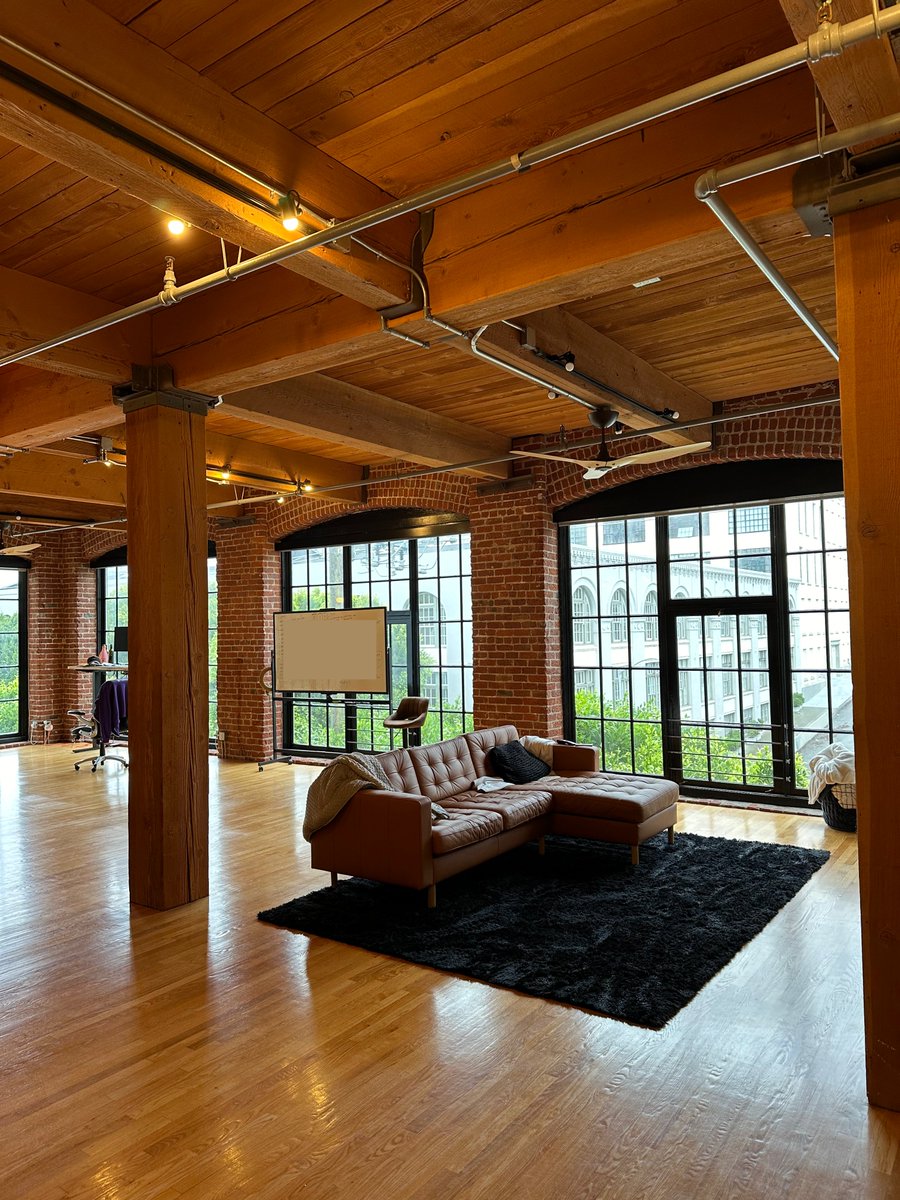 average apartment of a pre-product AI founder