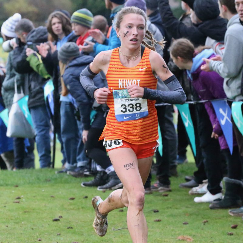 2⃣3⃣ years after Rockford MI teammates Dathan Ritzenhein & Kalin Toedebusch were 1st and 5th, respectively, at the 2000 Foot Locker Nationals, their daughter Addy WINS the 2023 #NXN national title, leading Niwot CO to the runner-up trophy. 📸: @DyeStat archive; John Nepolitan