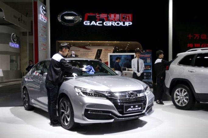 GuoLibrary3's tweet photo. Japan’s two biggest #carmakers – #Toyota and #Honda – announced cutbacks to their operations in #China.

The transition from gas/petrol-powered cars to #EVs continues to take a toll on the auto giants, particularly in China, where EV sales rapidly surge.

https://t.co/xLPtDAks73 https://t.co/YbkEKGCIsU