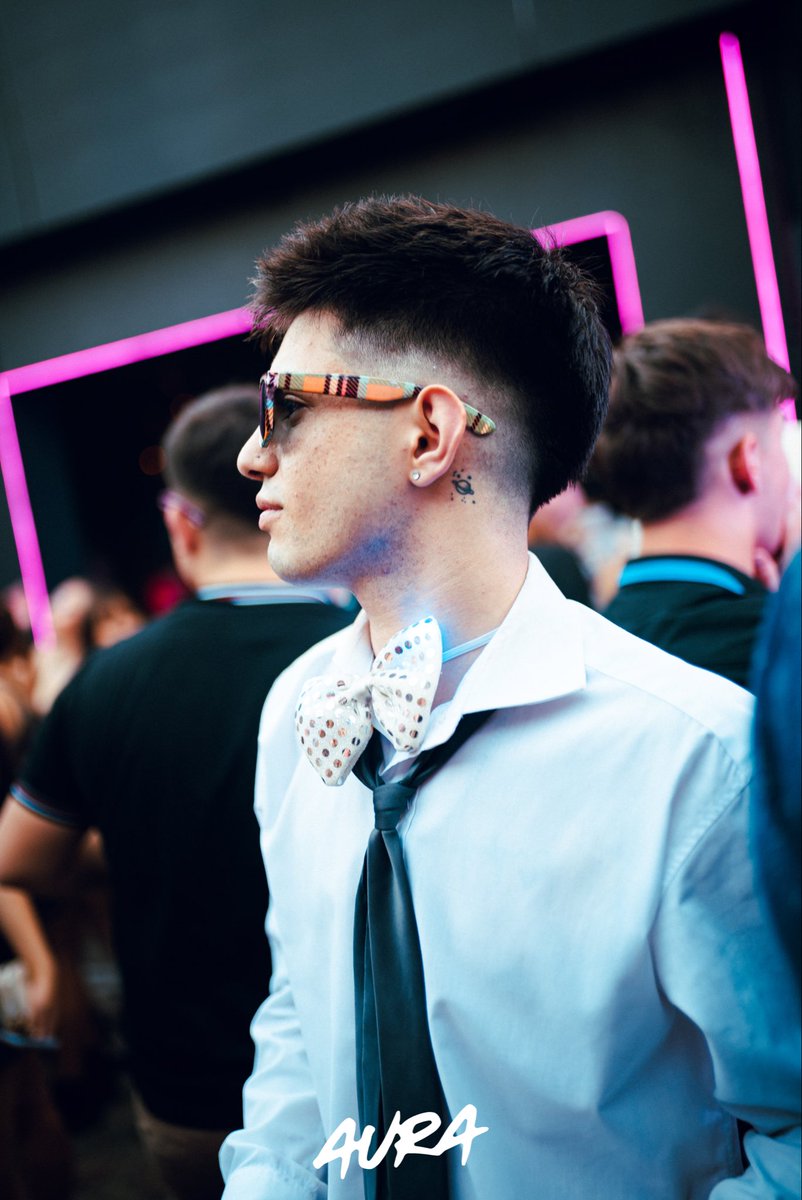 - Por que tan elegante Homero? 
+ Esta noche inauguramos el patio 😎