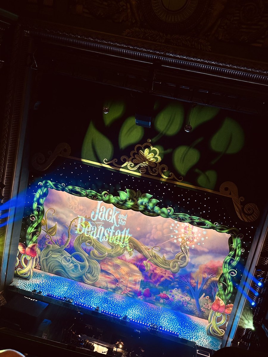 It’s no secret that things really ain’t easy at the moment - but walking to the theatre in the snow and kicking off December with a panto was so very very good for the soul. Top tier Saturday.