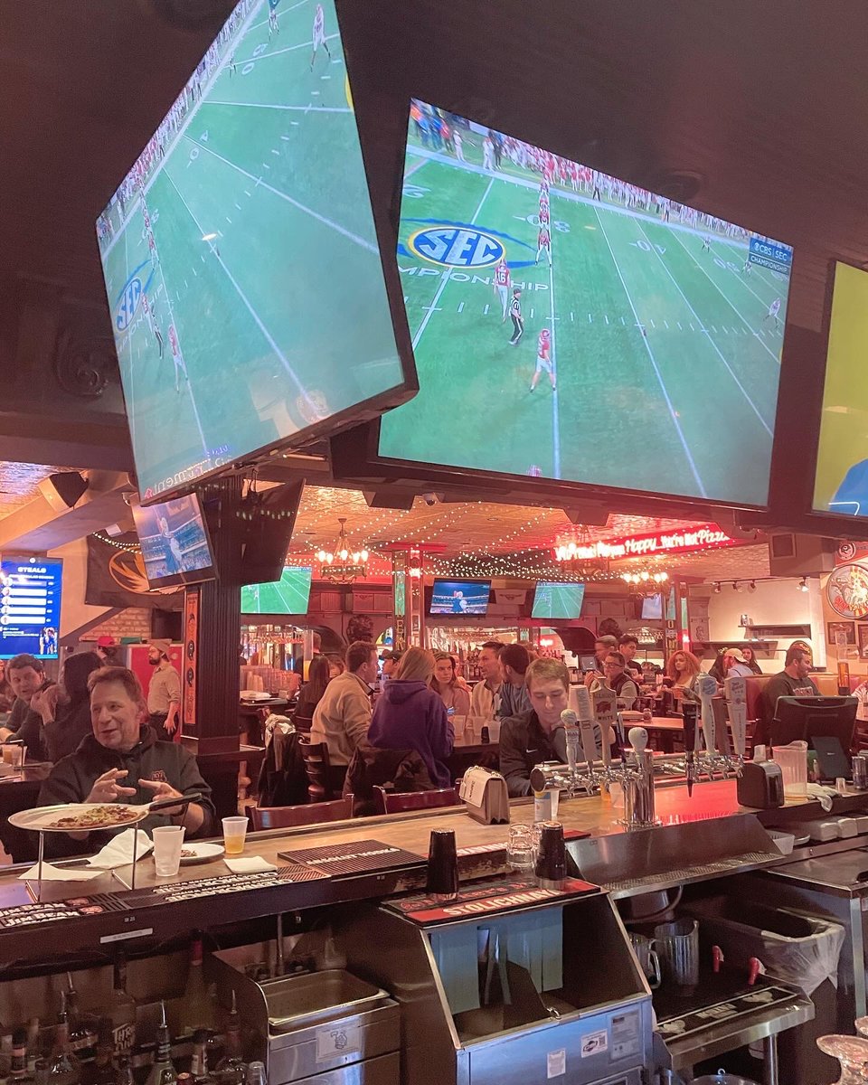 lsuchicago's tweet image. Great holiday event with our fellow SEC alums.  Can’t wait for the next one! Geaux 🐅 💜💛

#lsuchicago #chicageaux #lsualumni #lsuumniassociation