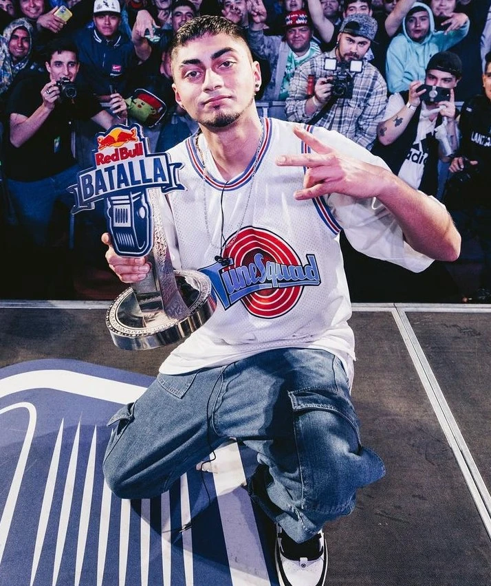 Bxaut's tweet photo. NITRO NO PERDIO CONTRA MECHA NI CONTRA FAT N NITRO PERDIO CONTRA EL POPULISMO CONTRA EL LOCALISMO 
ESTUVO TODA LA COMPETICION CON EL PINGO POR AFUERA PERO BUENO ERA IMPOSIBLE GANARLE A 13 MIL COLOMBIANOS
 #RedBullBatalla https://t.co/FZ62Ywny1J