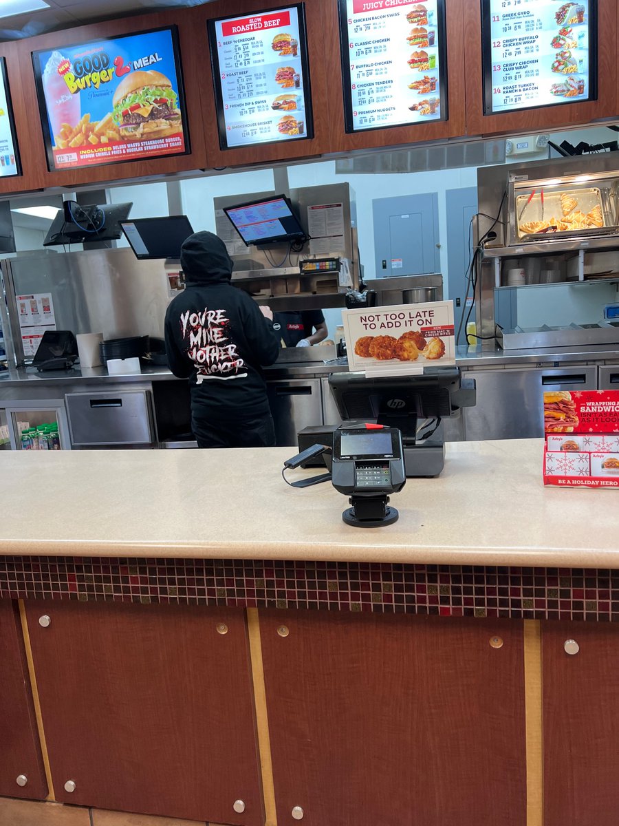 jimfuscomusic's tweet photo. Hey @Arbys @ArbysCares that’s some dress code you’re enforcing inside your restaurants… https://t.co/f228bUntKZ