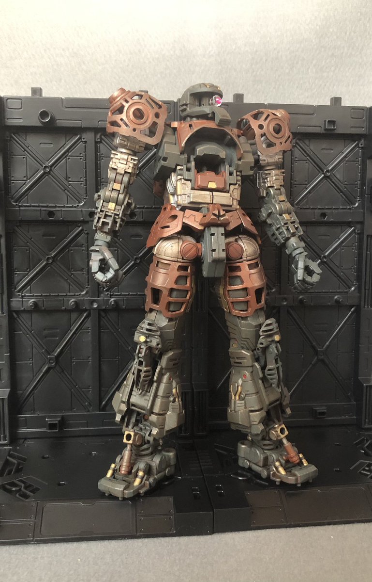Jack08102's tweet photo. マスターグレードのフレーム塗装も楽しいかも。フィギュアと絡ませるとサイズ感出ますね。
#ガンプラ
#ガンプラ好きと繋がりたい
#グフ
#マスターグレード https://t.co/DflNfrM8h3