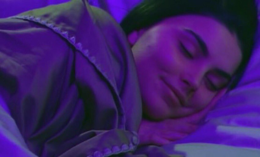 Andando a dormire sapendo che tra poche ore sapremo i nomi dei big di Sanremo e potremo iniziare a fare riflessioni, ipotizzare dinamiche, creare collegamenti.