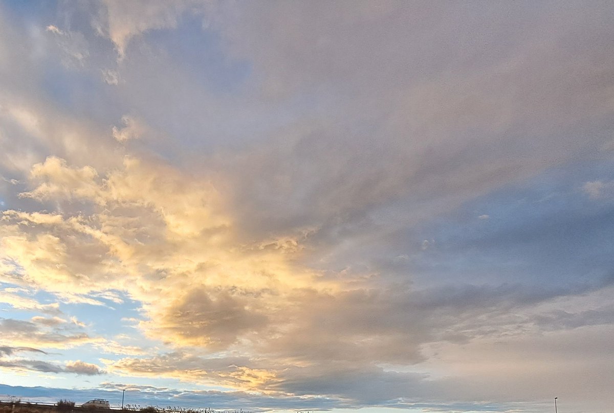 mikeroomyk's tweet photo. おはようございます😊
今日はこれから雨予報☔寒い🥶

今日もよろしくね🐱 https://t.co/wbPUtPKffS