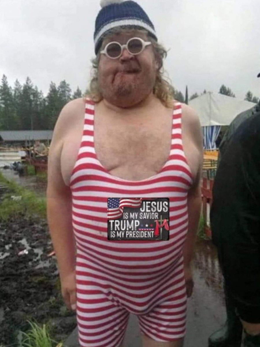 Randy Quaid prepped for the annual Toilet Plunge.