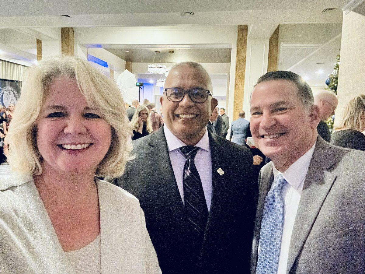 caraathome's tweet image. Speakers focused on mental health and supporting officers. @DPDRRamirez giving a heartfelt speech on his experience and initiative he has led. Very moving. 💙