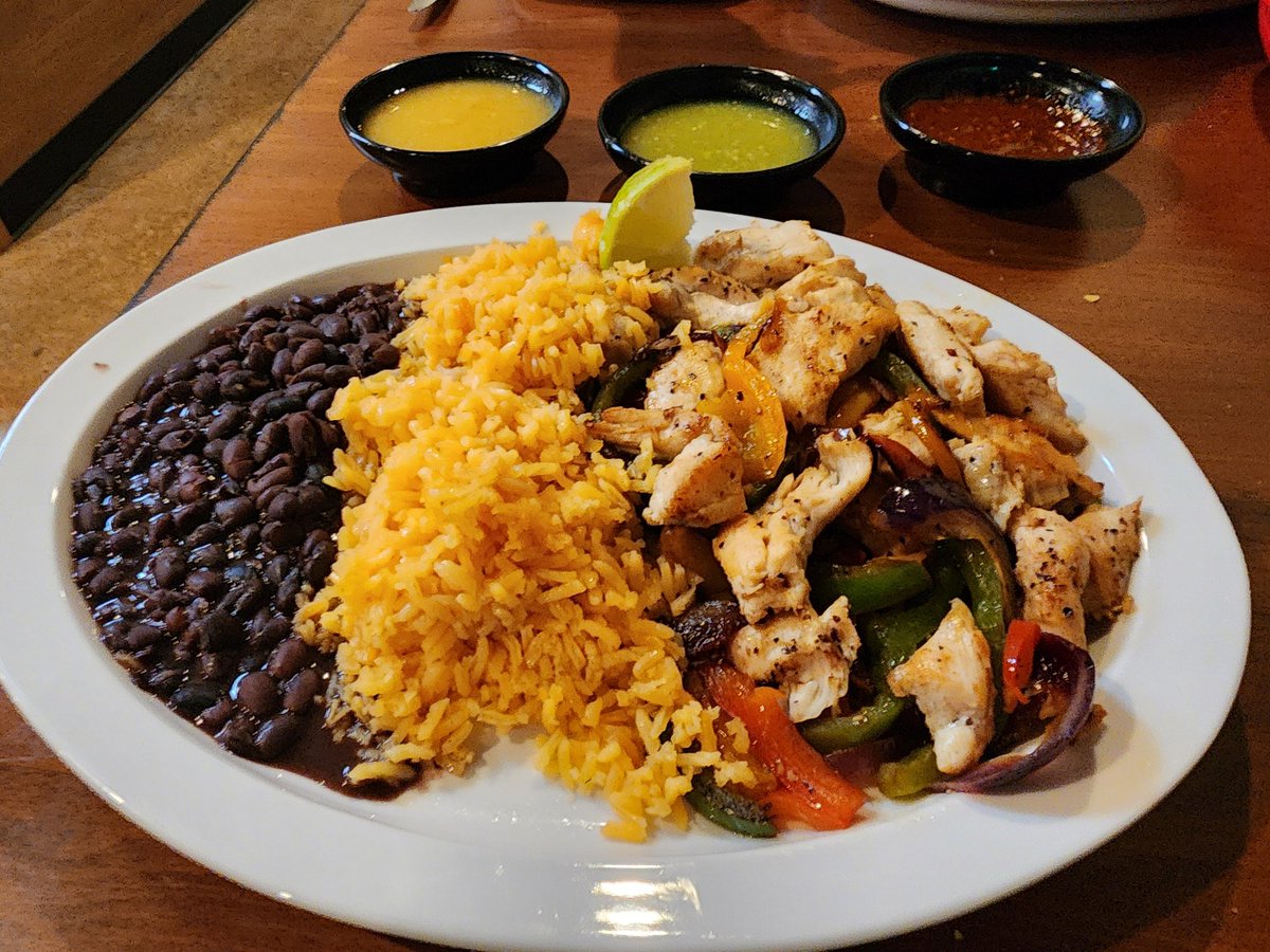 We tried the new Habanero Tacos Grill on Snelling tonight. The fajitas were delicious.