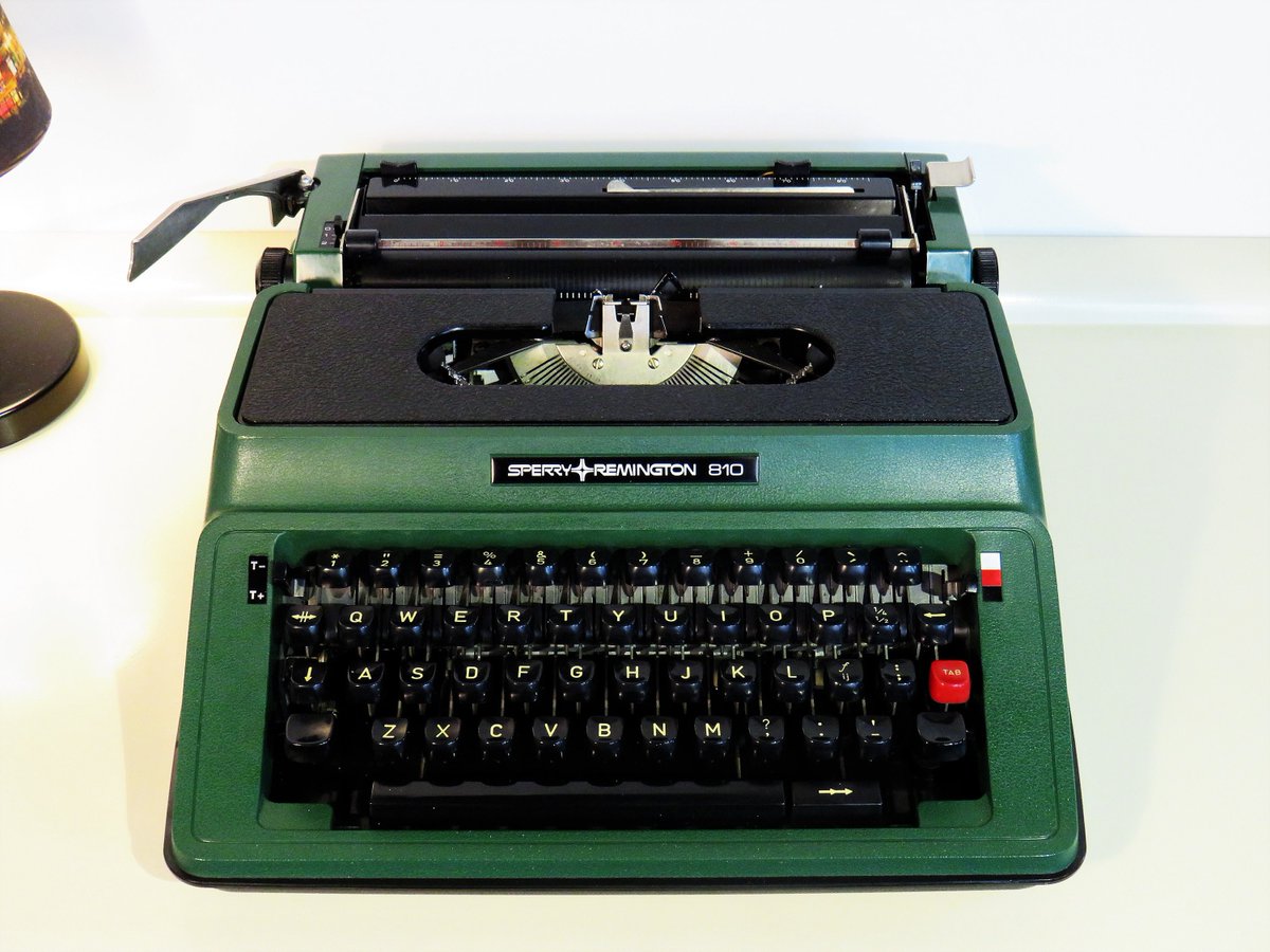 MaLanterne's tweet photo. Vintage Typewriter, Typewriter Sperry Remington 810, Working Portable Typewriter, Dark Green, Forest Green Color, Vintage Office, Retro 70s https://t.co/4pL6VeYGXk #Retro #Free shipping #Home decor #Fashion #Holidays #Sales #SpringHomeDecor https://t.co/zOhTLrPDax
