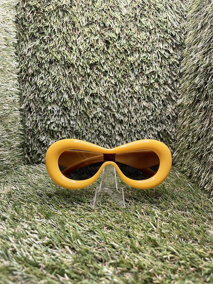 ShAwNbReEz9's tweet photo. 🚨NEW RELEASE🚨.. Velli Vision Sunglasses Available Now In “Yellow”‼️…. #LinkinBio https://t.co/PluTi3bYoW https://t.co/jw96l2tCXK