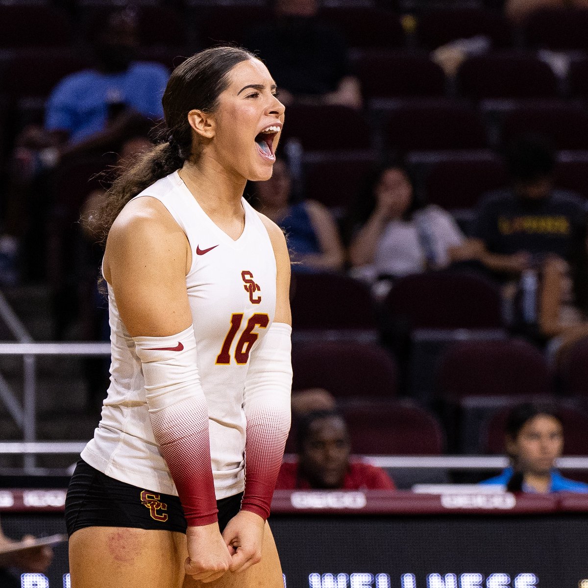 uscwomensvolley's tweet photo. ⚔️ #TROJANvii
   🏆 #NCAAWVB 2nd Round

STARTERS
   #25 USC 🆚 #4 Pittsburgh

⚔️ OH @skylarrfields 
⚔️ OH @londonrosewijay
⚔️ MB Tyrah ARIAIL
⚔️ MB Lindsey MILLER
⚔️ OPP @xkalele
⚔️ S @Mistymiaa
⚔️ LIB @GalaTrubint 

#FightOn ✌️🏐🏆 #Pac12VB https://t.co/IlJN8FoV5I
