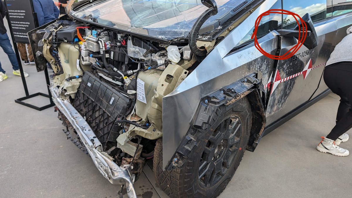 IowaTesla's tweet photo. @DirtyTesLa The exact spot where I cut my finger. #Cybercut https://t.co/eNpxAc7A1C