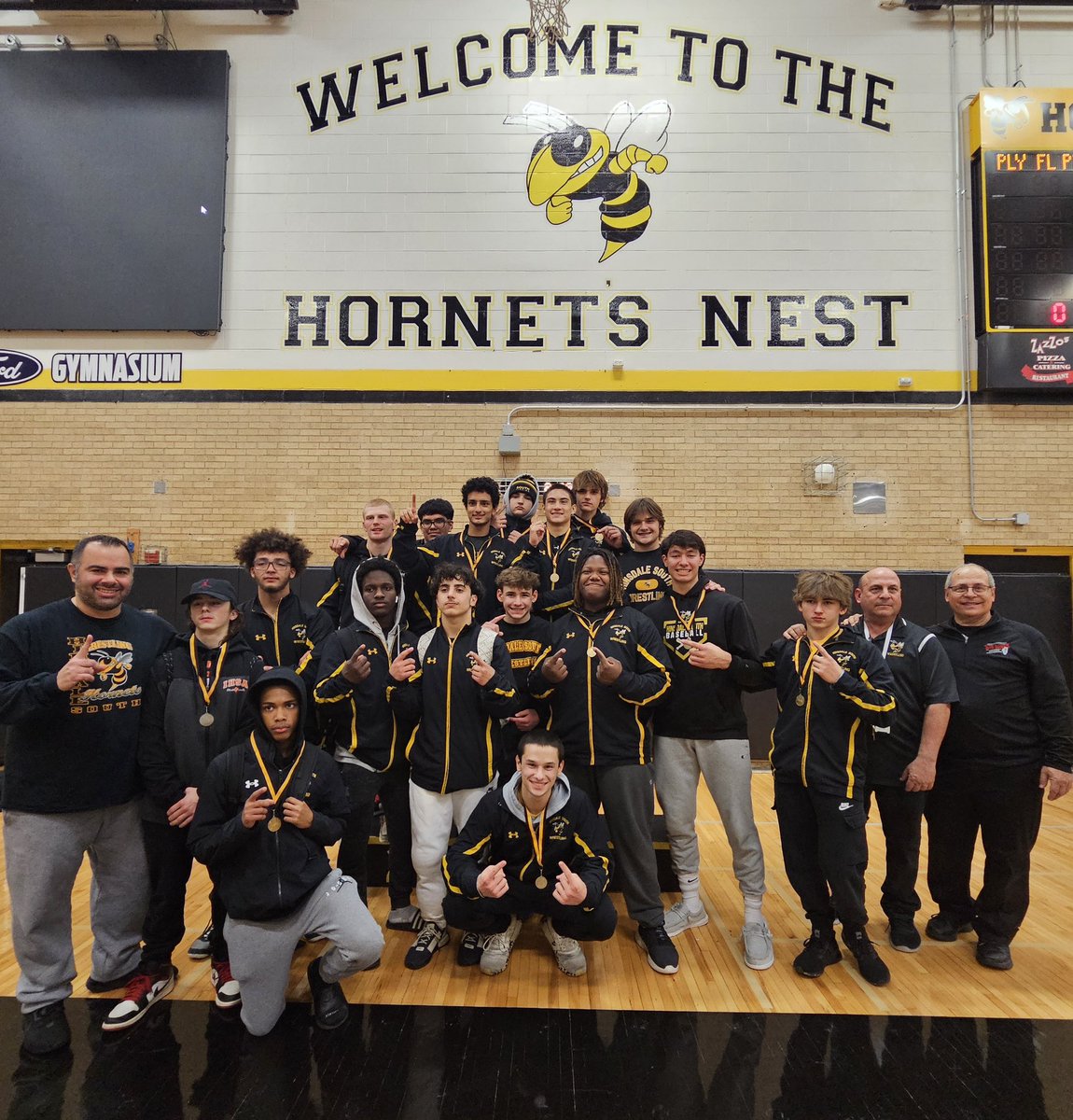 HinsdaleSouthAD's tweet photo. Varsity Wrestling
1st Place @ Matozzi Invite https://t.co/LUW2XIVO9w