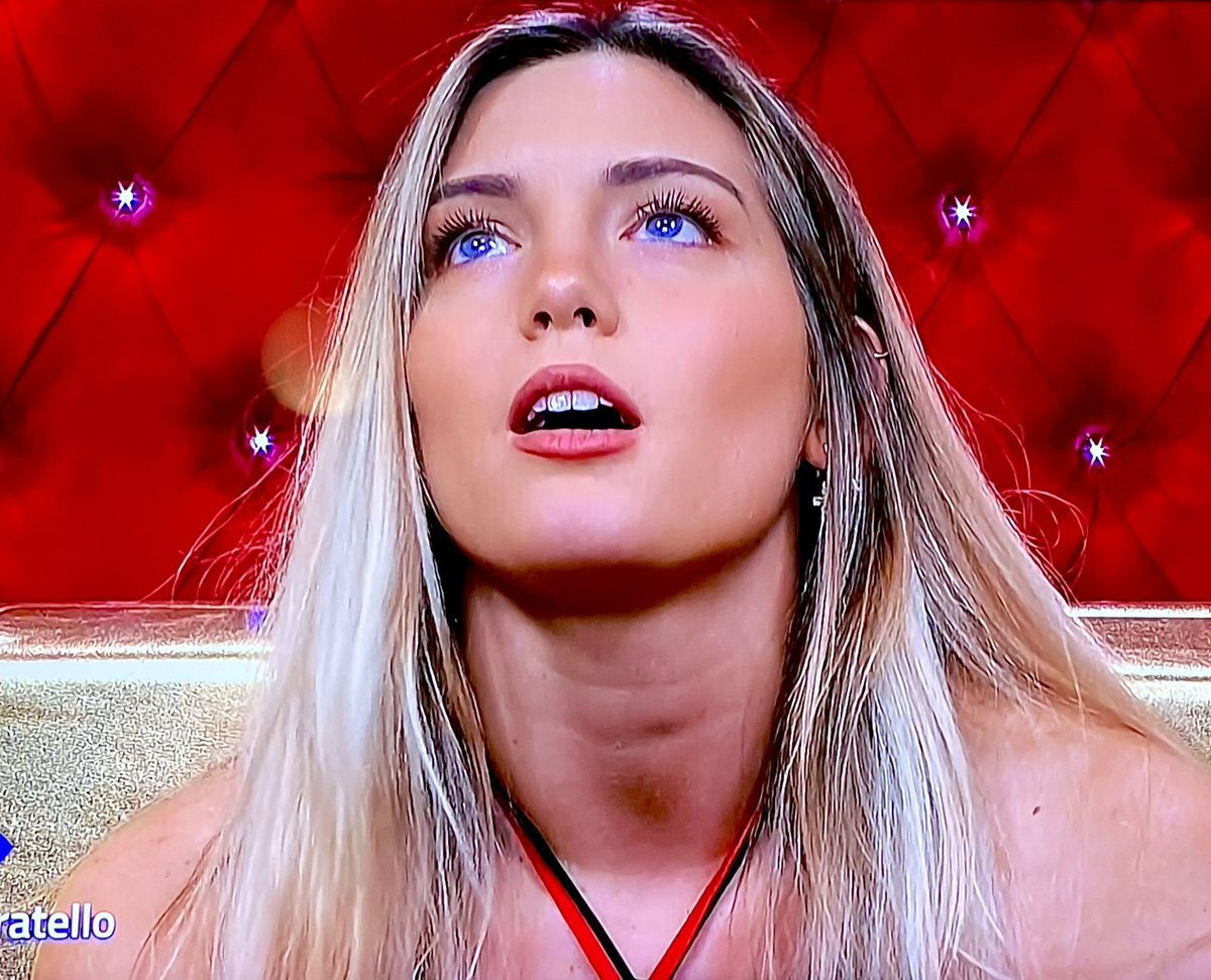 UazzoPerpetual's tweet photo. Scoperto 😵 cosa fa #Anita in confessionale con #Anitore
#FuoriAnita #GrandeFratello https://t.co/sqQrBmNe5q