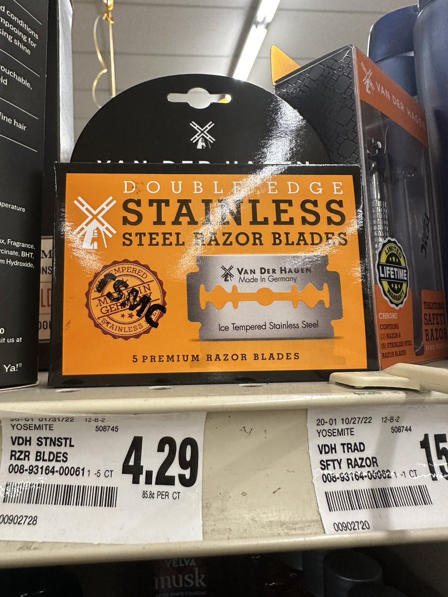 melfromcali78's tweet photo. As someone who struggles with self harm, even tho I’m months clean from it, I still found myself wanting to buy these yesterday when I was at the store… I didn’t tho. I walked away with them still on the shelf. #SickNotWeak #sh #beenclean https://t.co/Ualw7dyhOH