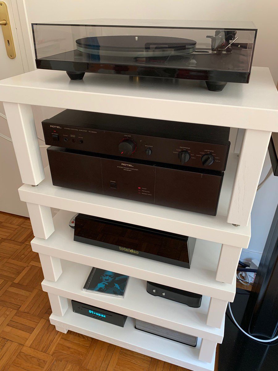 HiFiRacksLtd's tweet photo. C'est magnifique! This stunning customer photo comes straight from Paris, featuring a Gloss White Podium Reference with #Rotel, #TotalDAC & @klingerfavre speakers. Customise this modular, acoustically-performing rack to any bespoke width, depth or height.
https://t.co/MNXtDkyUgQ https://t.co/XIH1m5xgqd