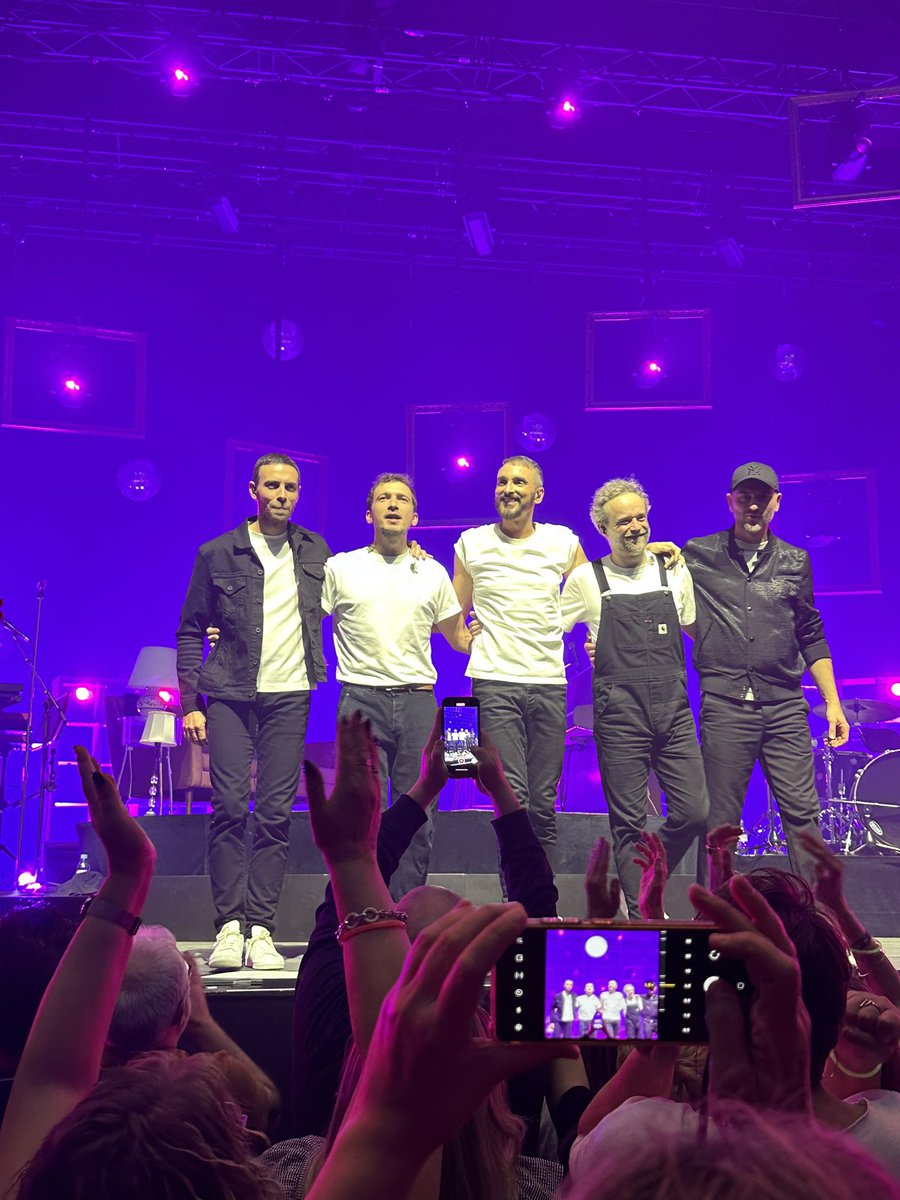 gigapicsou's tweet photo. Un feu d’artifice de couleurs ce soir au zénith! Ça fait du bien 🤩 @cwillem  #panorama #latournée #zenithdelille #lavieestbelle https://t.co/wTi9Y0pM5m