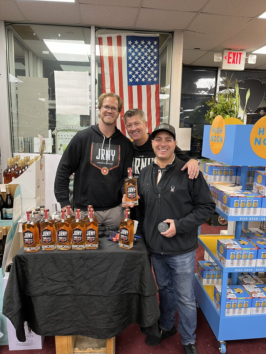 JChimpo77's tweet photo. @TheJRNYWhisky great time today fellas! @chrispronger zoom in on @SeanPronger thumb. Two minutes for smudging!! LOL thanks again #JRNY 
🏒🥃 https://t.co/gRygin1gbL