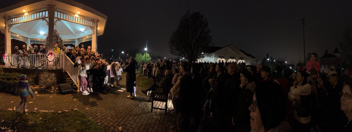 Mayfield_Center's tweet photo. Great job  5th graders and Mrs. Hall!  Feeling blessed to be a part of this wonderful community!  Happy to kick off the holiday season at the Mayfield Village Tree Lighting! #luckytobeacyclone #mychoicemayfield https://t.co/QcLrfHeeDL