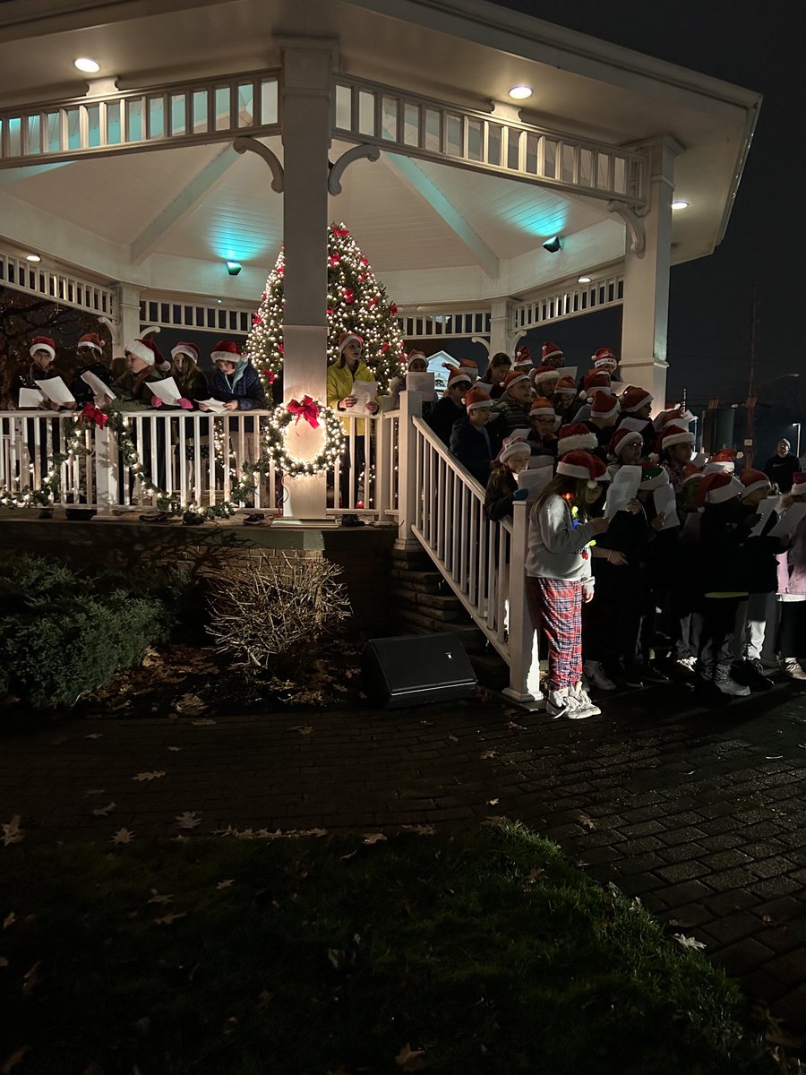 Mayfield_Center's tweet photo. Great job  5th graders and Mrs. Hall!  Feeling blessed to be a part of this wonderful community!  Happy to kick off the holiday season at the Mayfield Village Tree Lighting! #luckytobeacyclone #mychoicemayfield https://t.co/QcLrfHeeDL
