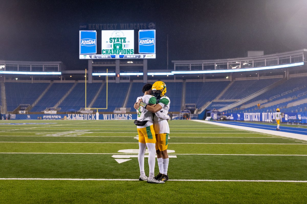 jack_weaver_'s tweet photo. Trinity defeats Bryan Station 41-20 to win the KSHAA Class 6A state football championship. @HLpreps @KentuckySports @heraldleader https://t.co/16DPi2VByo